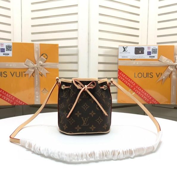 2020 lady's mini bucket handbag classic one-shoulder slant bag is small and practical
2020 lady's mini bucket handbag classic one-shoulder slant bag is small and practical