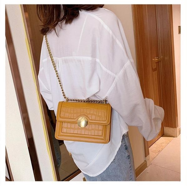 crocodile pattern flap bags women high-class crossbody bags retro small shoulder messenger elegant casual handbags
crocodile pattern flap bags women high-class crossbody bags retro small shoulder messenger elegant casual handbags