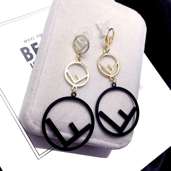 2020 designer luxury korean dongdaemun new silver needle temperament earrings size circle letters exaggerated long fashion female earrings
2020 designer luxury korean dongdaemun new silver needle temperament earrings size circle letters exaggerated long fashion female earrings