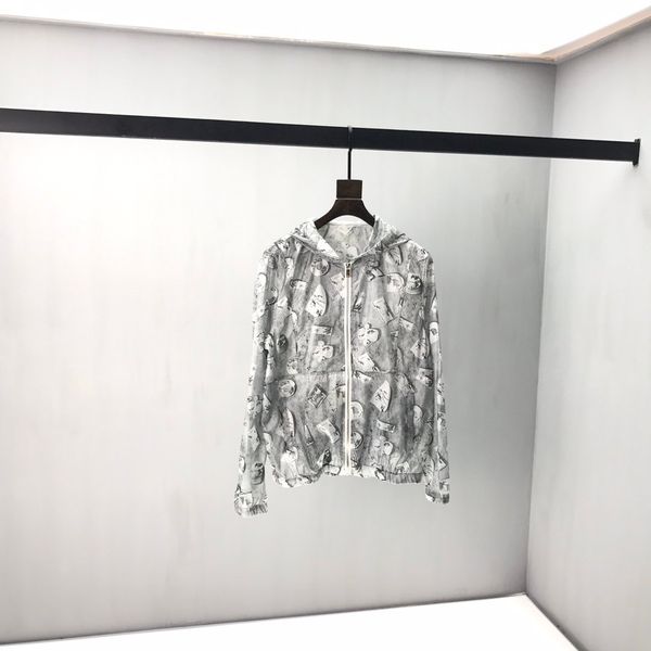 2020 french spring and autumn fashion new full body letter printed jacket paris men's designer luxury neutral wild hooded coat, White;black
2020 french spring and autumn fashion new full body letter printed jacket paris men's designer luxury neutral wild hooded coat, White;black