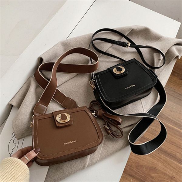 original design 2020 fashion new design new lock catch, wide shoulder strap, one shoulder messenger bag, small square bag
original design 2020 fashion new design new lock catch, wide shoulder strap, one shoulder messenger bag, small square bag