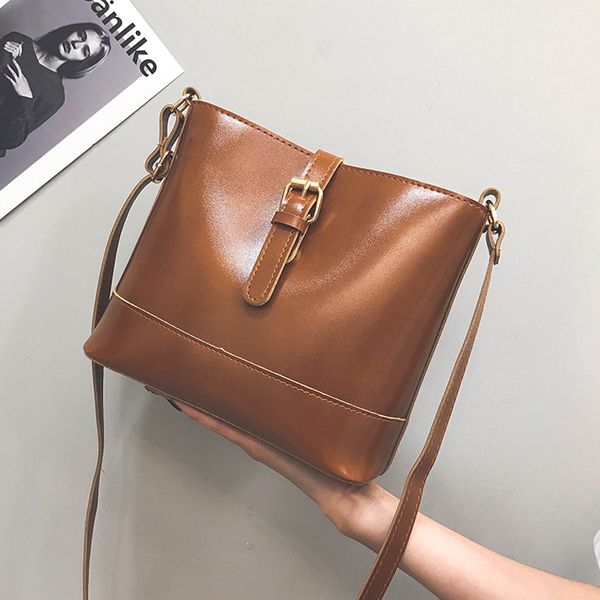 новая мода конструкторы-handbags конструктора женщин crossbody сумка женской женщина качество нефть pu сумка сумки кожи саки плечо болс
новая мода конструкторы-handbags конструктора женщин crossbody сумка женской женщина качество нефть pu сумка сумки кожи саки плечо болс