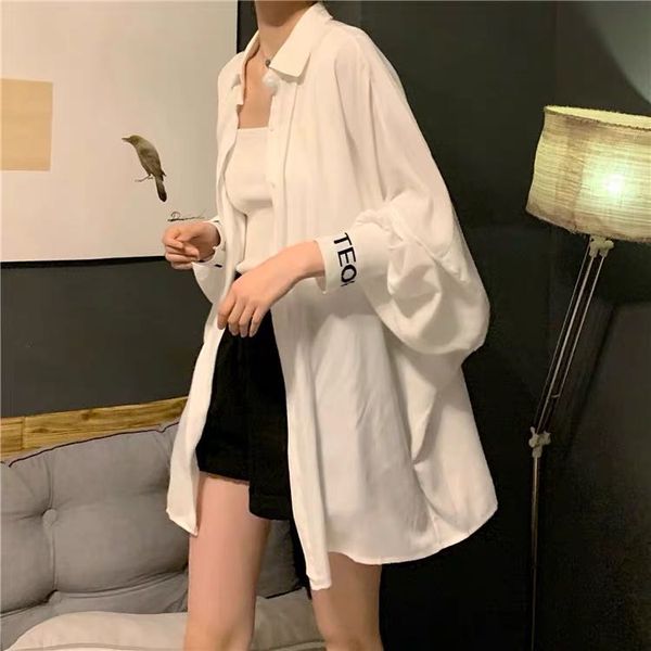 blouse women's design sense niche summer clothes 2020 new bat sleeve lazy letter embroidery sun proof shirt jacket thin, White
blouse women's design sense niche summer clothes 2020 new bat sleeve lazy letter embroidery sun proof shirt jacket thin, White