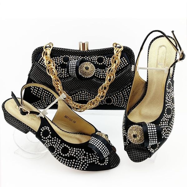 New fashion black women shoes with rhinestone bowtie style african dress shoes match handbag set MM1103,heel 4CM
New fashion black women shoes with rhinestone bowtie style african dress shoes match handbag set MM1103,heel 4CM