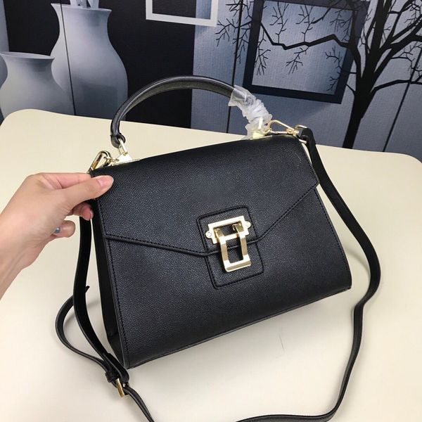 the new trend of fashion and elegant ladies handbags is full of retro charm, the design is exquisite to create a stable posture, and the cre
the new trend of fashion and elegant ladies handbags is full of retro charm, the design is exquisite to create a stable posture, and the cre