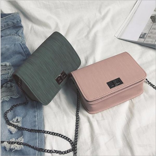 2020 new western fashion women's bag, simple japanese and korean fabric pattern lock bag, chain shoulder messenger bag
2020 new western fashion women's bag, simple japanese and korean fabric pattern lock bag, chain shoulder messenger bag