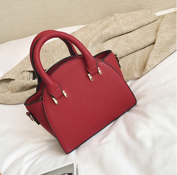 новый конструктор crossbody сумки на ремне сумки кошельки сумки женщин малый мешок плеча мода малый квадрат сумка ручной wing простой мешок
новый конструктор crossbody сумки на ремне сумки кошельки сумки женщин малый мешок плеча мода малый квадрат сумка ручной wing простой мешок