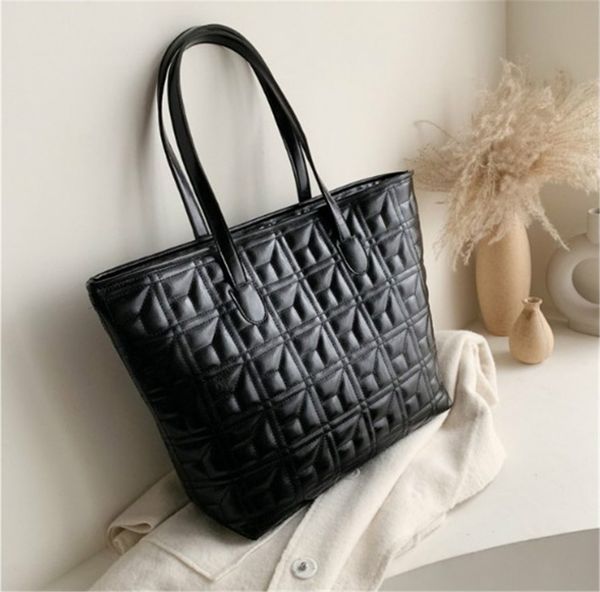 Designer Shoulder Bags High Quality Handbag Lady Shopping Bag Casual Tote Fashion PH-CFY20051534
Designer Shoulder Bags High Quality Handbag Lady Shopping Bag Casual Tote Fashion PH-CFY20051534