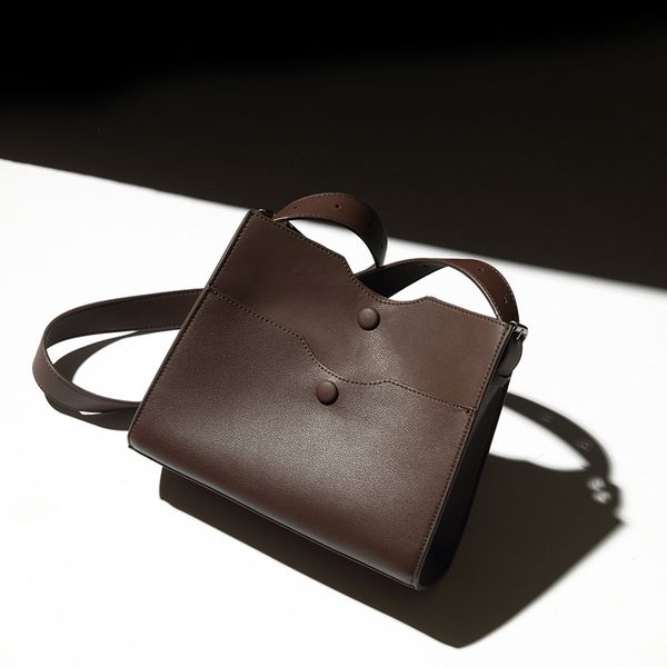 retro leather female bag 2020 new small square bag fashion simple mother-child niche design shoulder messenger
retro leather female bag 2020 new small square bag fashion simple mother-child niche design shoulder messenger