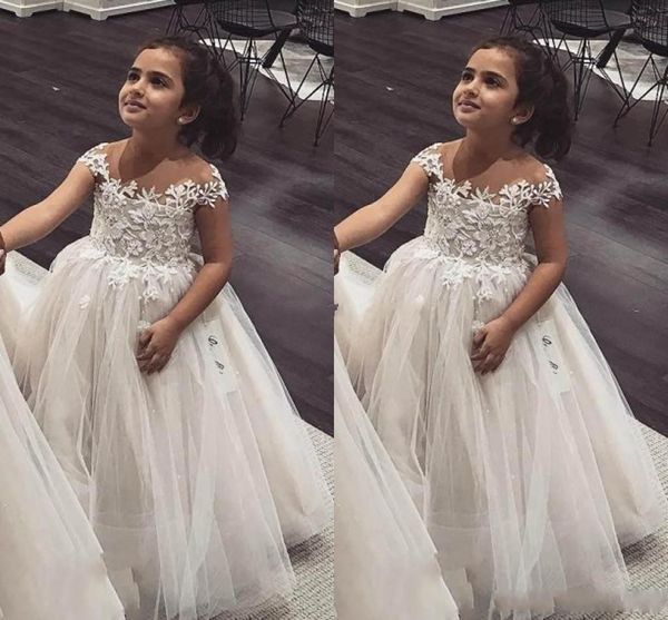 2019 cute flower girls dresses cap sleeves lace appliques sheer jewel neck tulle princess long children kids party communion gowns, White;blue
2019 cute flower girls dresses cap sleeves lace appliques sheer jewel neck tulle princess long children kids party communion gowns, White;blue