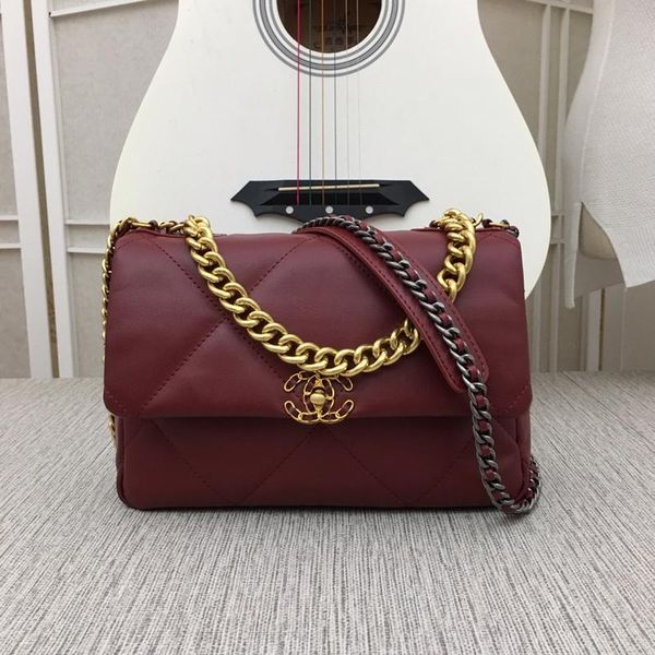 vv7 french brand ladies shoulder bag fashion entertainment bag classic charm exquisite fashion design party delivery, Black;red
vv7 french brand ladies shoulder bag fashion entertainment bag classic charm exquisite fashion design party delivery, Black;red