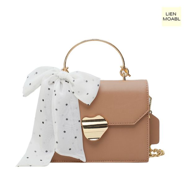 metal handle decorated women's bag chain hand bag high-end women's new 2020 cute fashion temperament portable wild shoul
metal handle decorated women's bag chain hand bag high-end women's new 2020 cute fashion temperament portable wild shoul