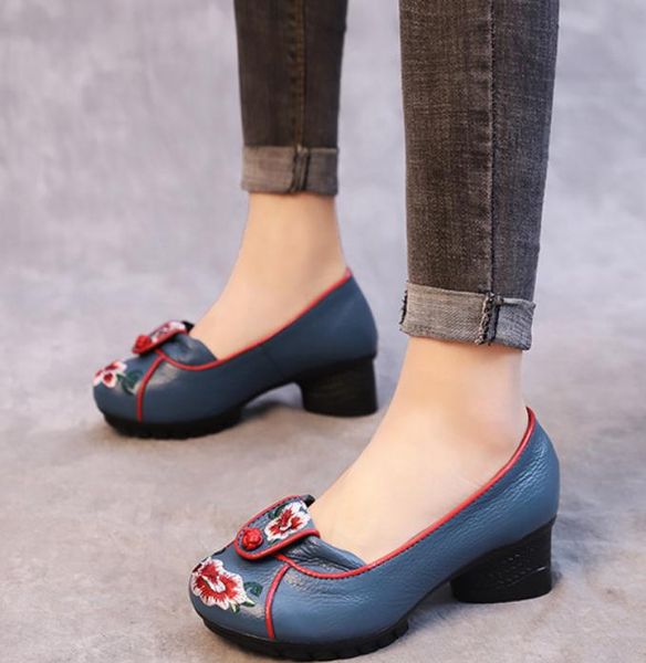 2019 women's shoes in spring and autumn with new style middle heel coarse heel round head flower mother shoes@2621, Black
2019 women's shoes in spring and autumn with new style middle heel coarse heel round head flower mother shoes@2621, Black