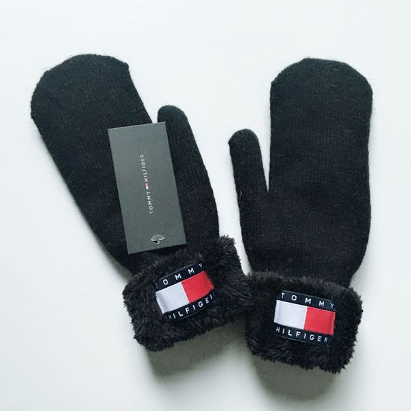 2020 luxury women' brand gloves for winter and autumn cashmere mittens gloves with lovely fur ball outdoor sport warm winter glov, Blue;gray
2020 luxury women' brand gloves for winter and autumn cashmere mittens gloves with lovely fur ball outdoor sport warm winter glov, Blue;gray