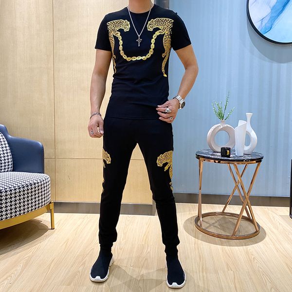 summer short sleeve men tracksuit fashion rhinestones men's half sleeve 2 piece set of new fashion printed sportswear, Gray
summer short sleeve men tracksuit fashion rhinestones men's half sleeve 2 piece set of new fashion printed sportswear, Gray