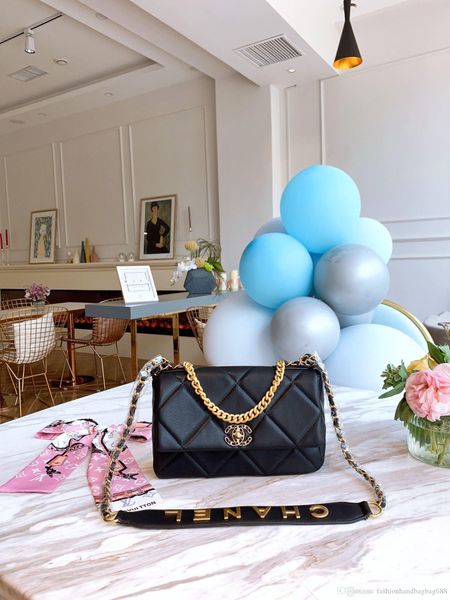 Fa hion patent leather houlder bag luxury handbag clutch bag de igner tote co metic makeup ca e pur e boutique handbag
Fa hion patent leather houlder bag luxury handbag clutch bag de igner tote co metic makeup ca e pur e boutique handbag