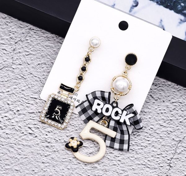 2020 new luxury jewelry ladies alphabet irregular earrings digital pendants high-end quality elegant simple fashion style gifts, Golden;silver
2020 new luxury jewelry ladies alphabet irregular earrings digital pendants high-end quality elegant simple fashion style gifts, Golden;silver
