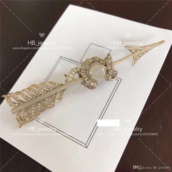 popular fashion brand high version arrowhead brooch for lady design women party wedding luxury jewelry with for bride whit box, Gray
popular fashion brand high version arrowhead brooch for lady design women party wedding luxury jewelry with for bride whit box, Gray