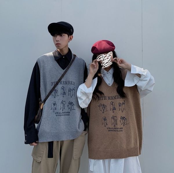 2019 hong style autumn and winter new youth popular shoulder couple loose embroidery sleeveless v-neck sweater vest gray / khaki, White;black
2019 hong style autumn and winter new youth popular shoulder couple loose embroidery sleeveless v-neck sweater vest gray / khaki, White;black
