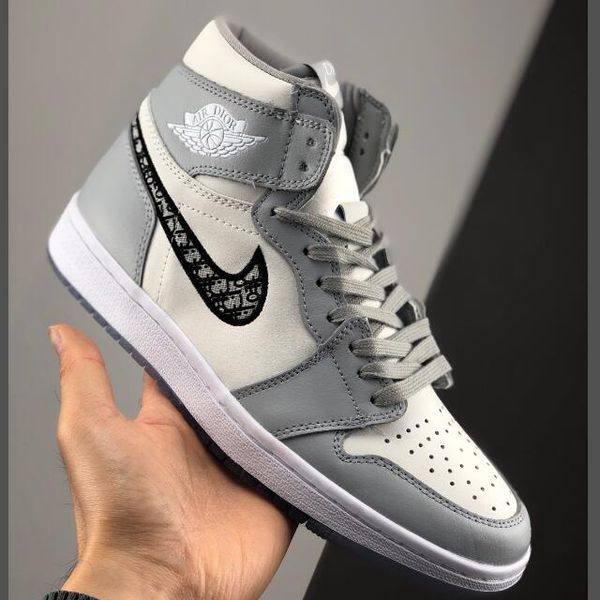 2020 new dìor òblique x aj 1 high shoes with logo homme x kaws by kim jones casual shoes basketball sneakers
2020 new dìor òblique x aj 1 high shoes with logo homme x kaws by kim jones casual shoes basketball sneakers