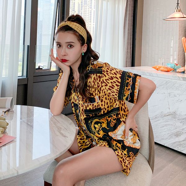 women lapel cardigan sleepwear 2020 spring and summer short-sleeved leopard-print pajamas casual thin negligee home service, Black;red
women lapel cardigan sleepwear 2020 spring and summer short-sleeved leopard-print pajamas casual thin negligee home service, Black;red