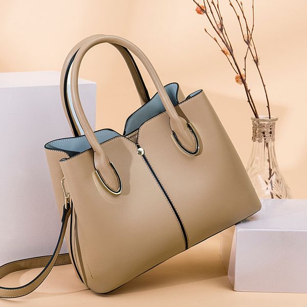 2019 new leather bag women's bag european and american style fashion women's hand-held messenger single shoulder
2019 new leather bag women's bag european and american style fashion women's hand-held messenger single shoulder