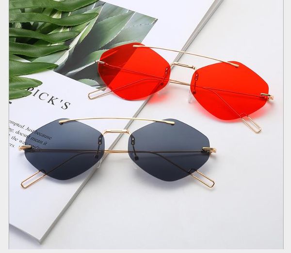 new irregular men's sunglasses and women's retro fashion sunglasses anti-ultraviolet, White;black
new irregular men's sunglasses and women's retro fashion sunglasses anti-ultraviolet, White;black