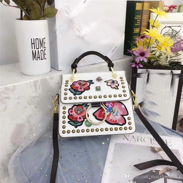 designer bag luxury women handbags crossbody messenger bag good quality leather shoulder bags 2018 winter autumn fashion 
designer bag luxury women handbags crossbody messenger bag good quality leather shoulder bags 2018 winter autumn fashion