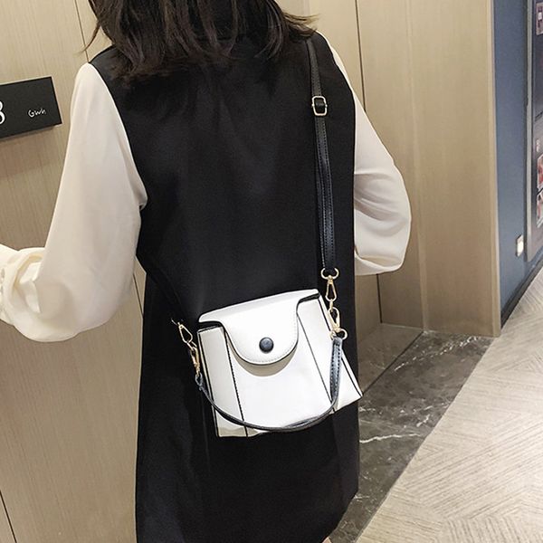 new bag ladies new pu leather wild western style designer luxury girl crossbody bag trend super fire mini bucket
new bag ladies new pu leather wild western style designer luxury girl crossbody bag trend super fire mini bucket