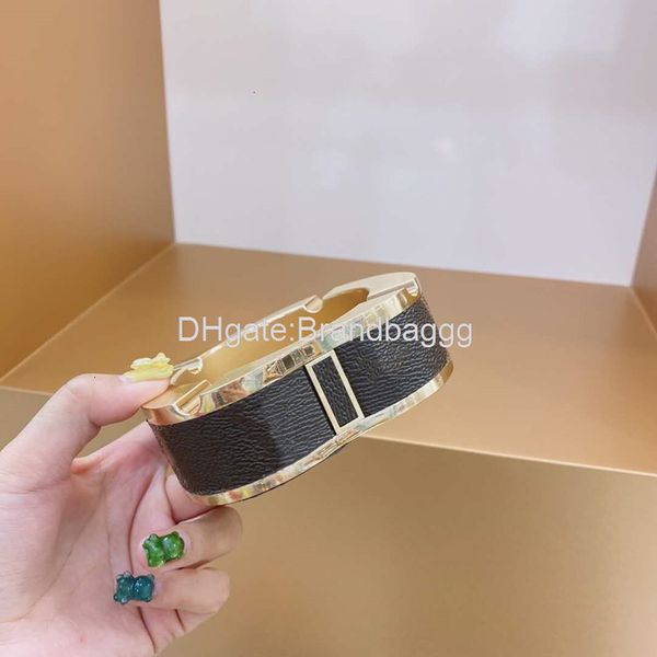 2020 fashion designer european luxury gold stainless steel cigar ashtray home table accessories interior decoration for boss men birthday gi, Black
2020 fashion designer european luxury gold stainless steel cigar ashtray home table accessories interior decoration for boss men birthday gi, Black