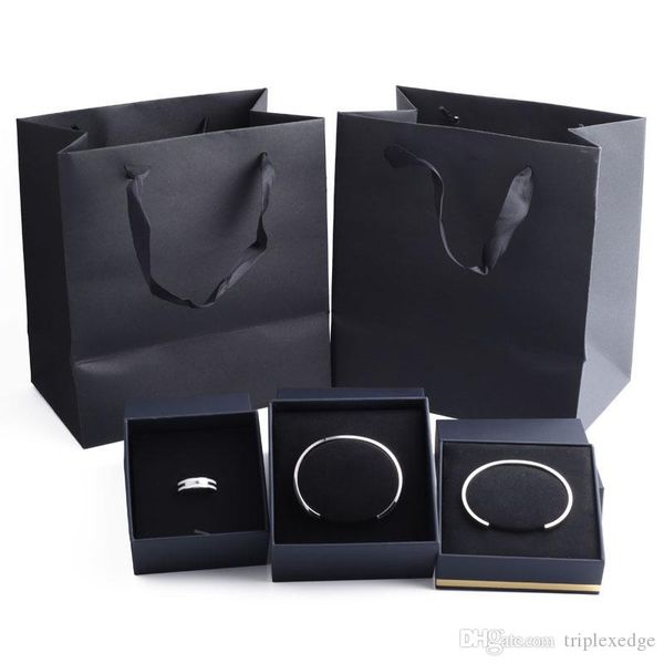 brand original jewelry box ring bracelet gift box containing brand certificate jewelry box invoice tote bag, Black;white
brand original jewelry box ring bracelet gift box containing brand certificate jewelry box invoice tote bag, Black;white