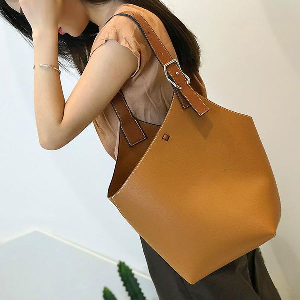charm2019 leather genuine woman large volume two-tone special single shoulder shopping bag portable bucket handbags casual fashion
charm2019 leather genuine woman large volume two-tone special single shoulder shopping bag portable bucket handbags casual fashion