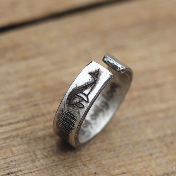 Original creative handmade opening retro niche men and women couples ring 999 silver whale 52 Hz ring original designer jewelry luxury jewel
Original creative handmade opening retro niche men and women couples ring 999 silver whale 52 Hz ring original designer jewelry luxury jewel
