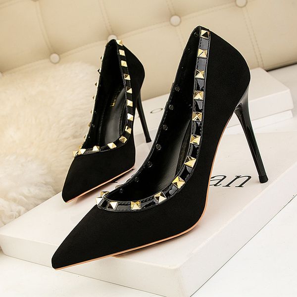 r retro european and american fashion nightclub women's shoes fine heel high heel pointed pointed shallow mouth rivet single shoe, Black
r retro european and american fashion nightclub women's shoes fine heel high heel pointed pointed shallow mouth rivet single shoe, Black