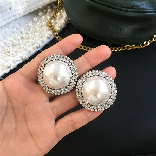 exaggerated big pearl sparkling diamonds vintage round stud earrings for women girls fashion luxury designer jewelry, Golden;silver
exaggerated big pearl sparkling diamonds vintage round stud earrings for women girls fashion luxury designer jewelry, Golden;silver