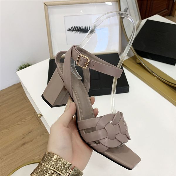 luxury designer classic sandals lady summer 2020 designer luxury dsigner brand sandals large size med heels women's shoes sandal, Black
luxury designer classic sandals lady summer 2020 designer luxury dsigner brand sandals large size med heels women's shoes sandal, Black