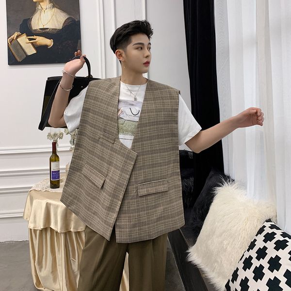 mixcubic2019 spring summer england style retro unique asymmetry design grid vest men casual loose plaid waistcoat for men, Black;white
mixcubic2019 spring summer england style retro unique asymmetry design grid vest men casual loose plaid waistcoat for men, Black;white