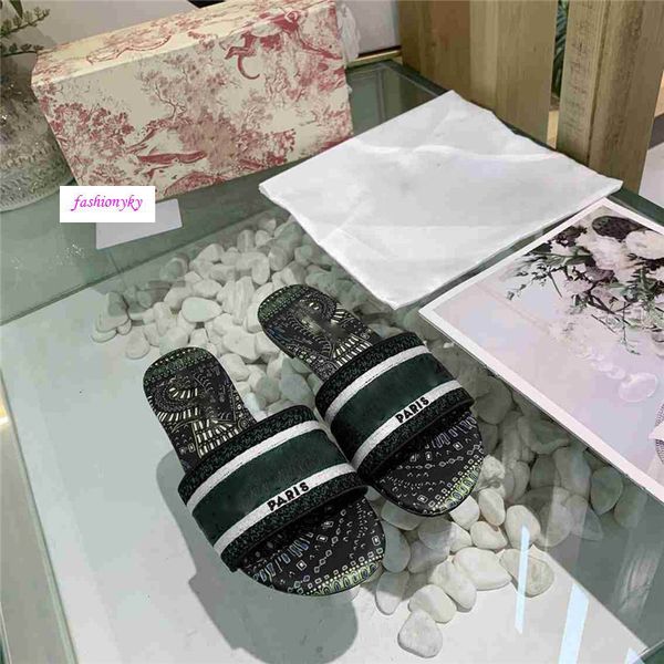 high-quality dazzle flowers women sandals designer slippers embroidery sandal floral brocade slipper flip flops, Black
high-quality dazzle flowers women sandals designer slippers embroidery sandal floral brocade slipper flip flops, Black