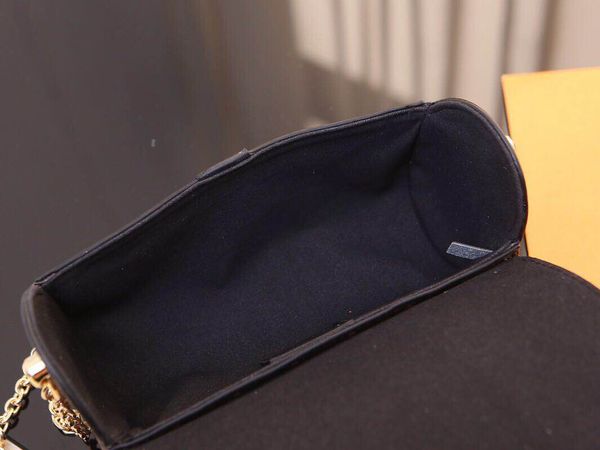 m43903 leather classic fashion handbag card bag zero wallet men's and women's backpacks single shoulder bag m43903
m43903 leather classic fashion handbag card bag zero wallet men's and women's backpacks single shoulder bag m43903