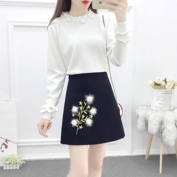2019 winter new suit imitation stitching ruffle sleeve sweater embroidery three-dimensional skirt two-piece, White
2019 winter new suit imitation stitching ruffle sleeve sweater embroidery three-dimensional skirt two-piece, White