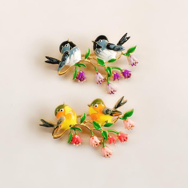 a couple of bird flower brooch enamel glaze delicate brooch female jacket pin cardigan buckle korean temperament, Gray
a couple of bird flower brooch enamel glaze delicate brooch female jacket pin cardigan buckle korean temperament, Gray