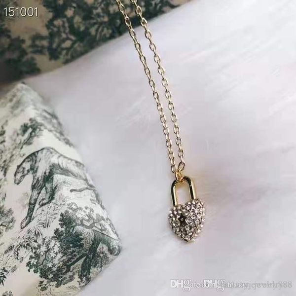 the new autumn/winter 2019 classic lock necklace is made of brass, gold plated and engraved, Golden;silver
the new autumn/winter 2019 classic lock necklace is made of brass, gold plated and engraved, Golden;silver