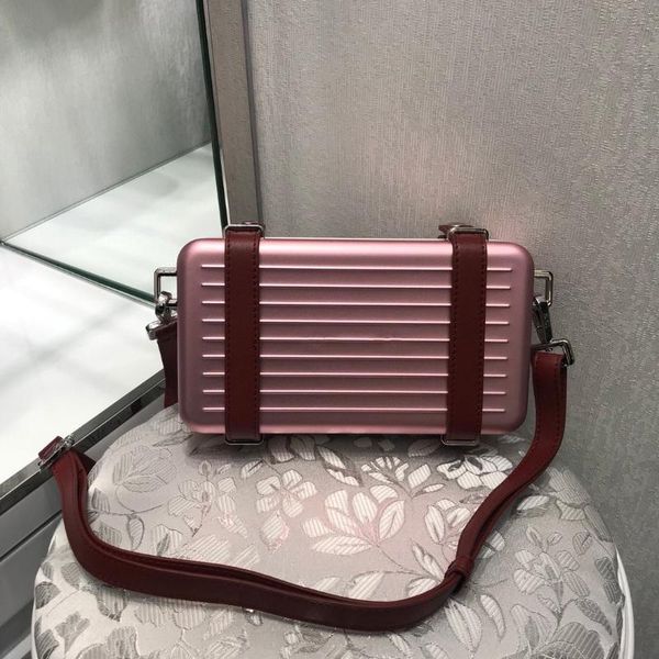 2020 exclusive jointly luxury and fashionable aluminum travel box lady shoulder bag crossbody bag for female
2020 exclusive jointly luxury and fashionable aluminum travel box lady shoulder bag crossbody bag for female