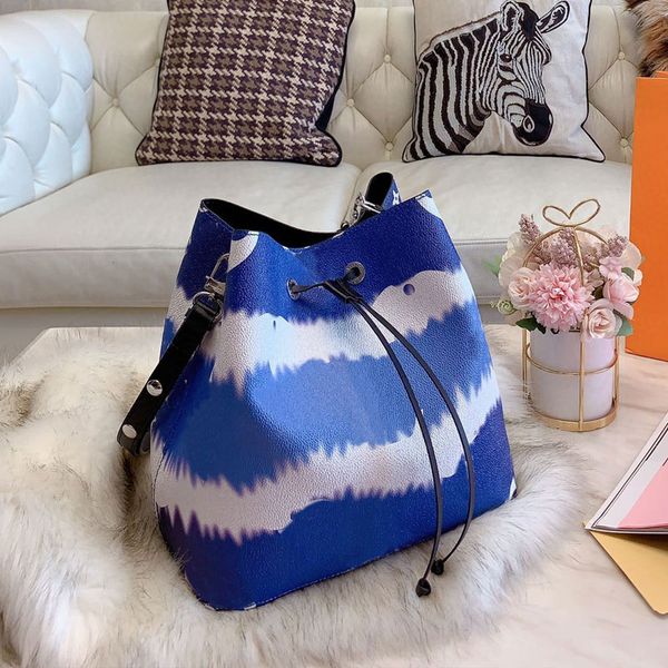 bucket bag crossbody bag fashion artwork adjustable shoulder strap gradient print cowhide patchwork colour women handbags
bucket bag crossbody bag fashion artwork adjustable shoulder strap gradient print cowhide patchwork colour women handbags