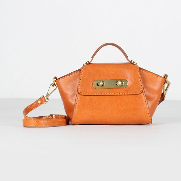 2020 latest classic joker cute leather bag with one shoulder diagonal span lock for women
2020 latest classic joker cute leather bag with one shoulder diagonal span lock for women