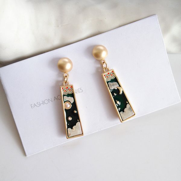 palace style chinese style xiangyun auspicious cloud moon asymmetrical earrings creative niche ear clip simple student wild pendant, Golden;silver
palace style chinese style xiangyun auspicious cloud moon asymmetrical earrings creative niche ear clip simple student wild pendant, Golden;silver