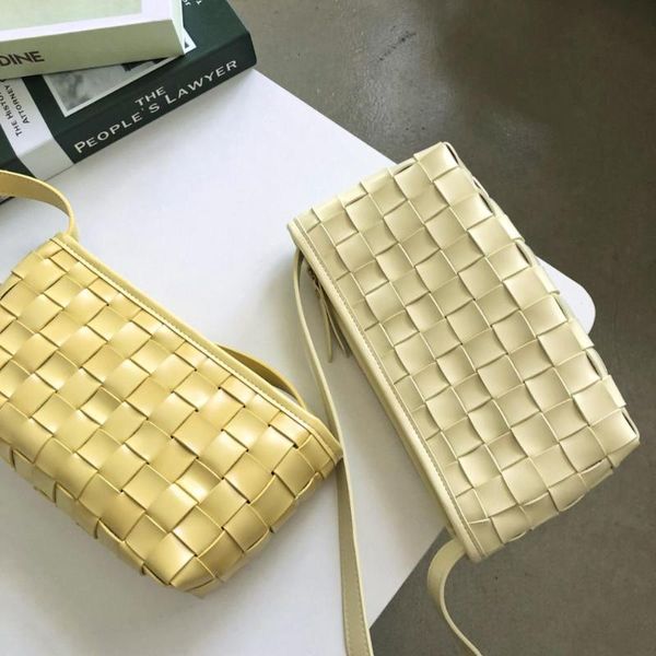 hand-woven leather shoulder underarm bag cheese-colored leather tote bag
hand-woven leather shoulder underarm bag cheese-colored leather tote bag
