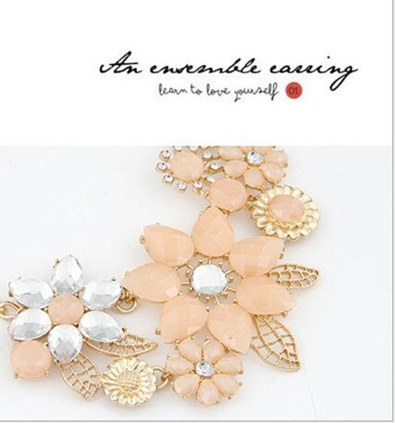 selling jewelry temperament metal hollowed leaves bright flowers maxi necklaces charm rhinestone statement necklaces women, Golden;silver
selling jewelry temperament metal hollowed leaves bright flowers maxi necklaces charm rhinestone statement necklaces women, Golden;silver