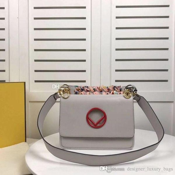 small designer luxury crossbody bags 2019 original real leather bag fashion brand women's handbag shoulder bag
small designer luxury crossbody bags 2019 original real leather bag fashion brand women's handbag shoulder bag