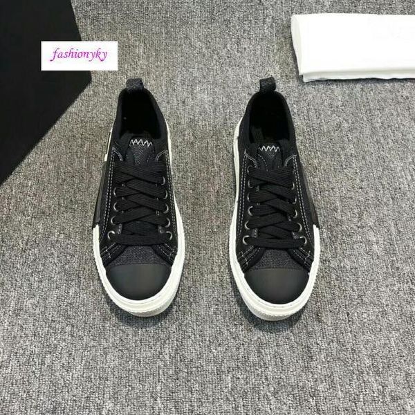 classics b23 "single m classic logo as the main vision, in the way of large-area printing on the upper couple size 35-42, Black
classics b23 "single m classic logo as the main vision, in the way of large-area printing on the upper couple size 35-42, Black